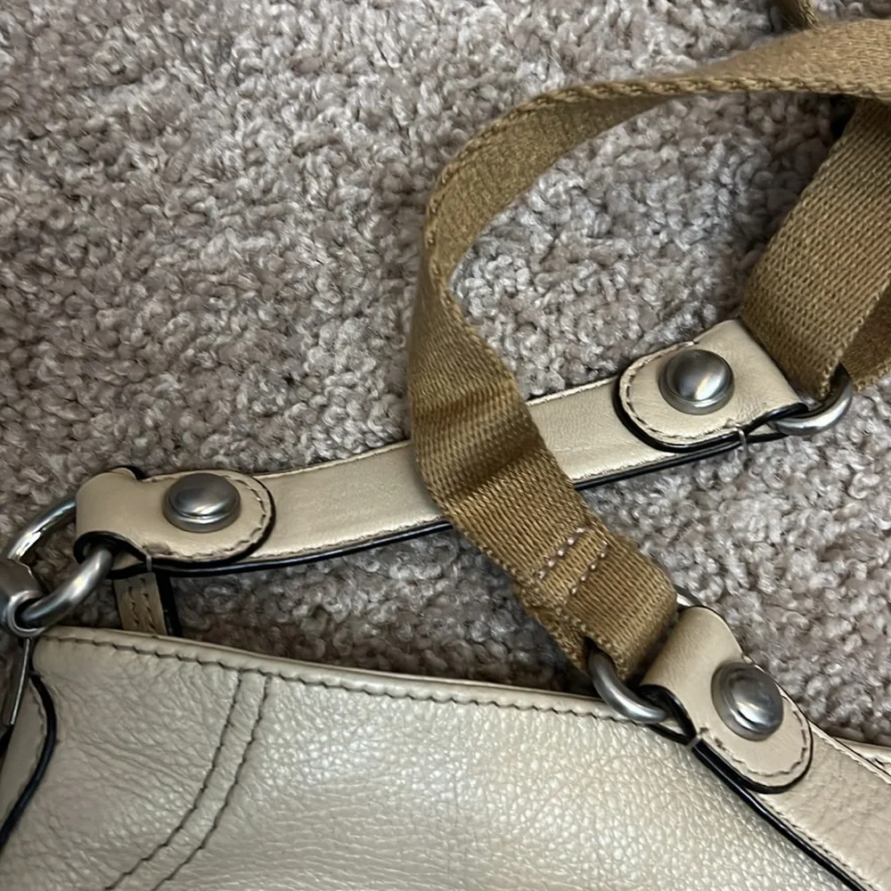 B Makowsky leather Crossbody shoulder bag light brown